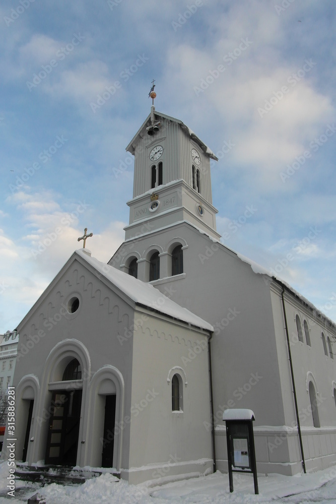 Fototapeta premium Iceland's stunning nature and architecture