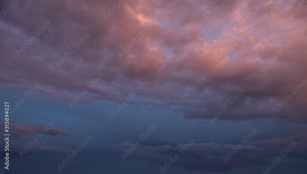 Obraz premium Dusk, sunset, dark clouds, twilight