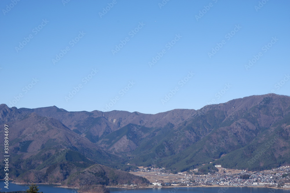 Obraz premium 河口湖と山々