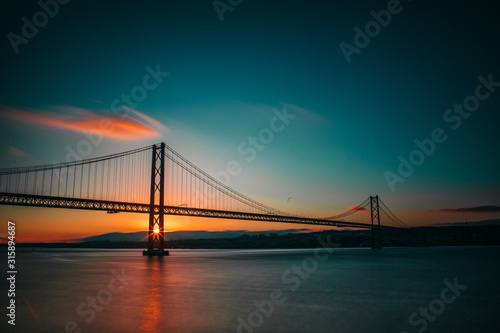 Fototapeta Naklejka Na Ścianę i Meble -  golden gate bridge at sunset