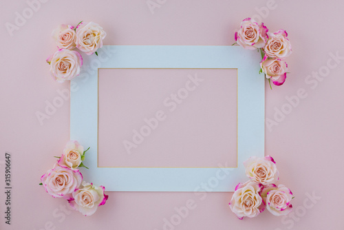 Flower's composition. Framework of pink rose flowers on pastel pink background. Valentines day, mothers day, womens day, spring concept, wedding invitation, card. Flat lay, top view, copy space © rasa