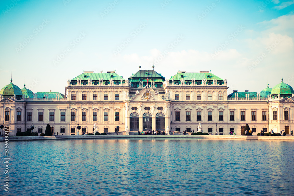 Schloss Belvedere in Wien mit Teich