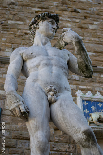 fountain of neptune in florence