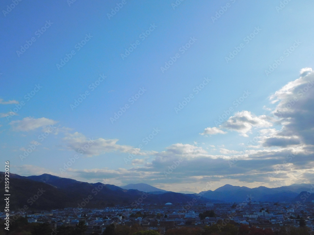 福島県会津若松　鶴ヶ城から見た空と盆地の景色