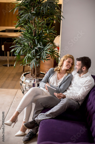 Young couple with digital t...