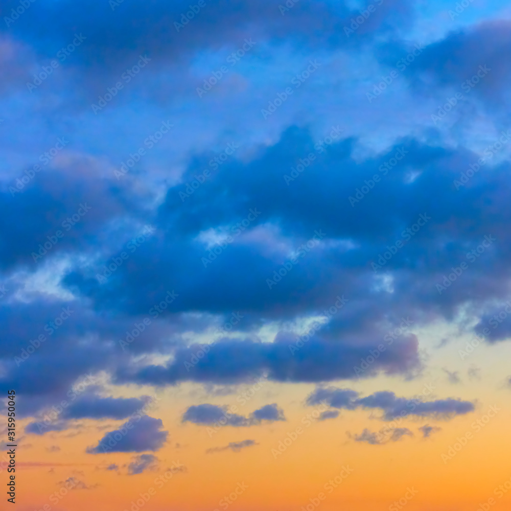 Obraz premium Sky with clouds at sunset