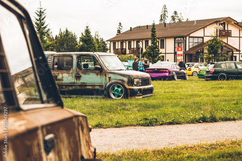 nissan cube z11 stance