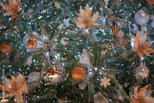 Fototapeta Naklejka Na Ścianę i Meble -  白くてかわいいクリスマスツリーのイメージ