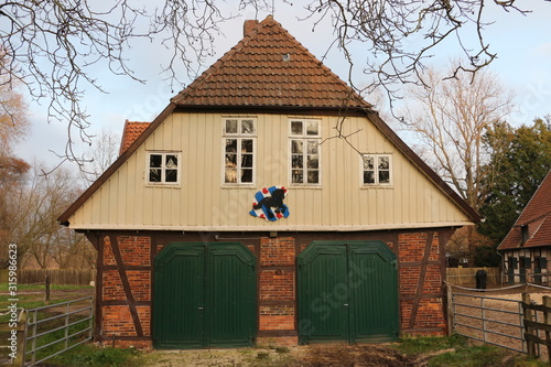 Blick auf einen alten Stall in Norddeutschland photo