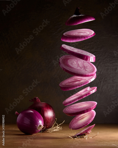 Sliced red onion