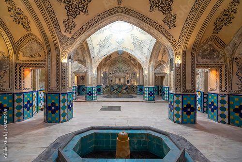Slika na platnu Interior of arabian Bathhouse in Kashan, Iran