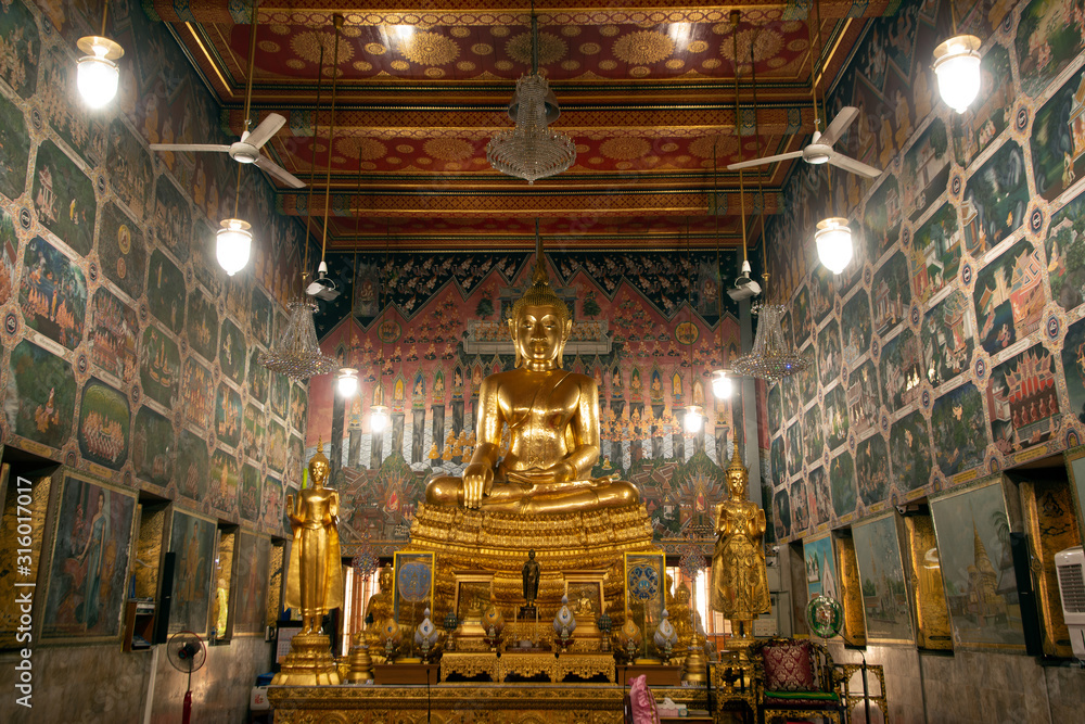 The main sitting Buddha is Phra Puthamahamongkong in Wat PaknamBhasicharoen temple in Thailand.