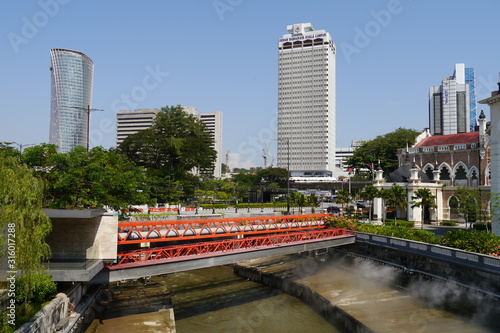 Canvas Print Brücke Laluan Kolonial in historischer Innenstadt Kuala Lumpur