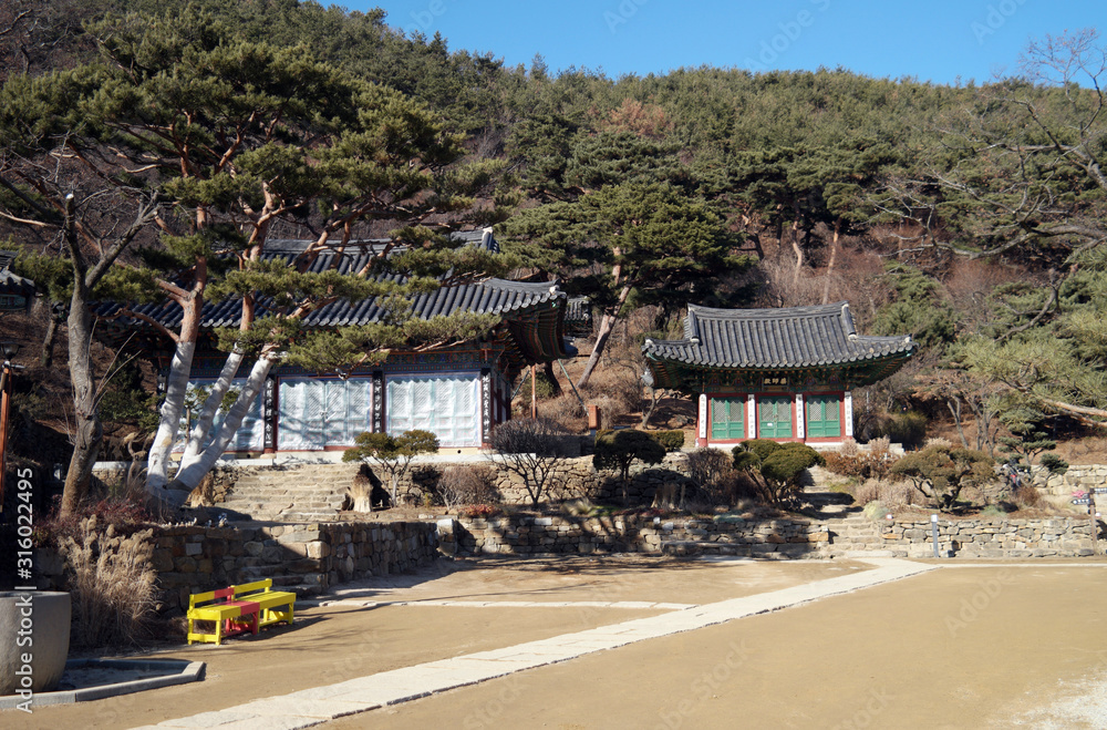 Fototapeta premium Jeondeungsa Buddhist Temple of South Korea