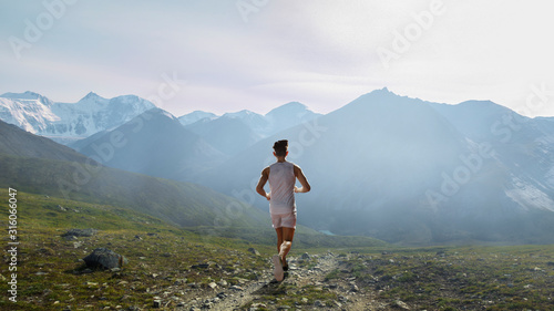Foto Sportsman running race. Mixed media