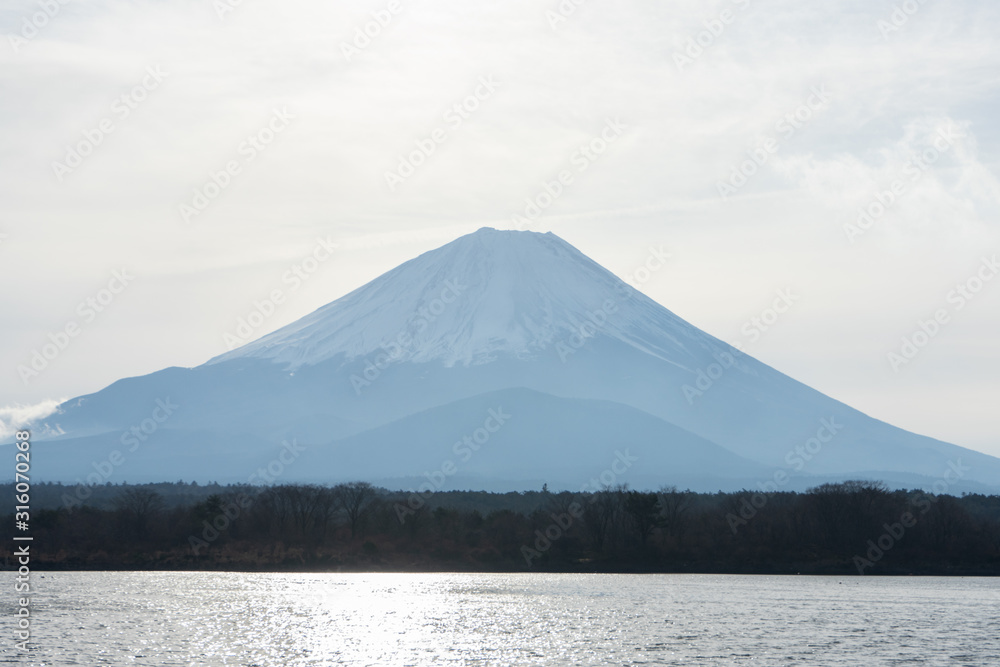 I photographed a magnificent view on a representative lake near Mt. Fuji.