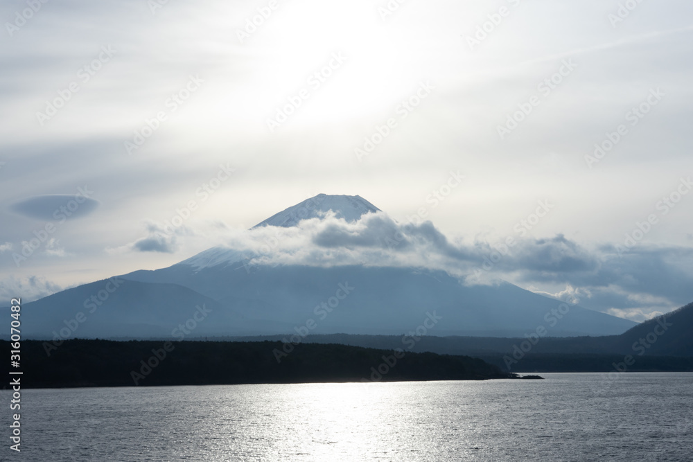 I photographed a magnificent view on a representative lake near Mt. Fuji.