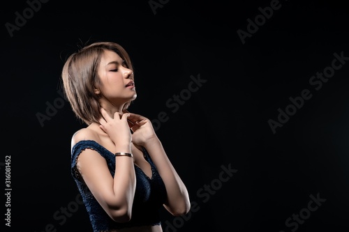 Sexy asian girl model, woman body contour, beautiful sexy asian © mai111