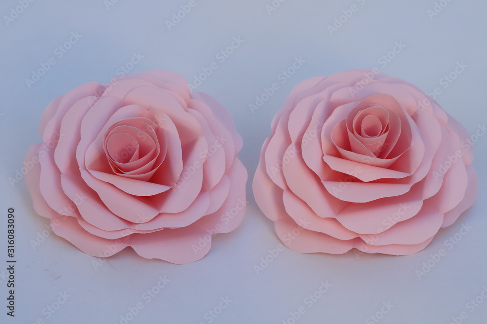 折り紙で作ったピンクのバラの花 折り紙で作ったピンクのバラの花