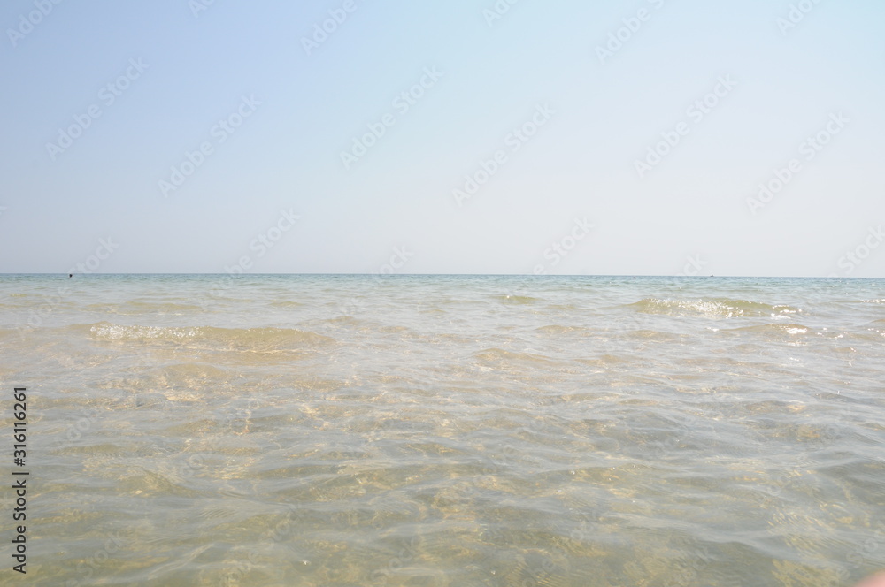 Fototapeta premium Vacation on sea with waves and seagulls