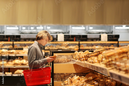 Teenager choosing bread from a supermarket  © lado2016