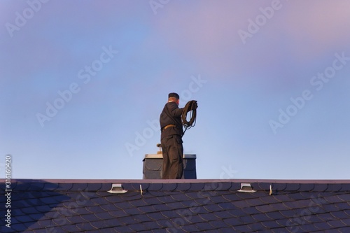 Schornsteinfeger - aufs Dach steigen photo