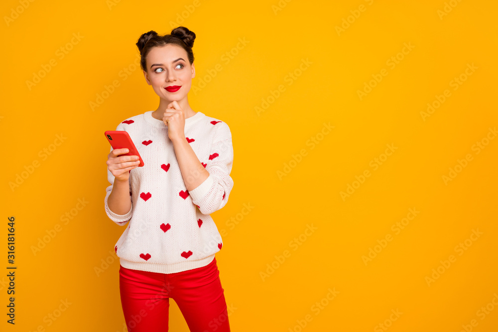 Φωτογραφία Photo of pretty lady hold telephone read love letter boyfriend romance date invi