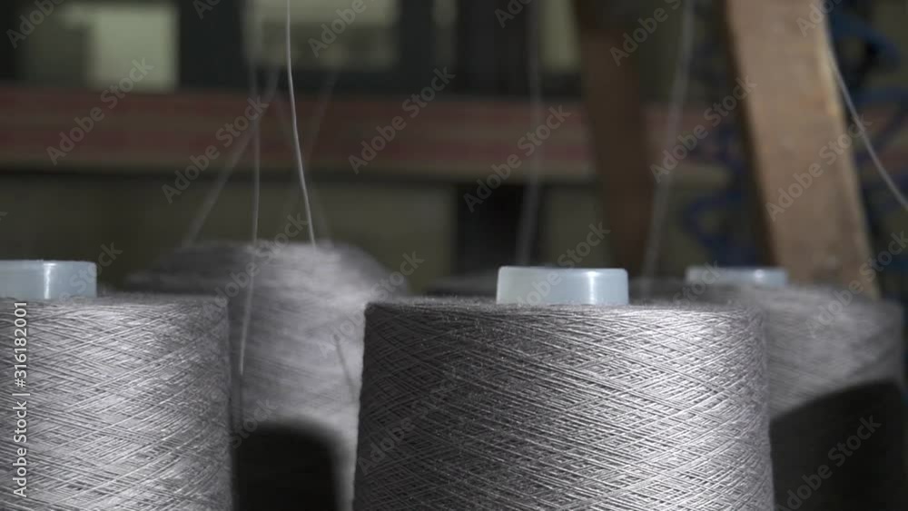 Bobinas de hilo de lana, algodón o poliéster gris HD