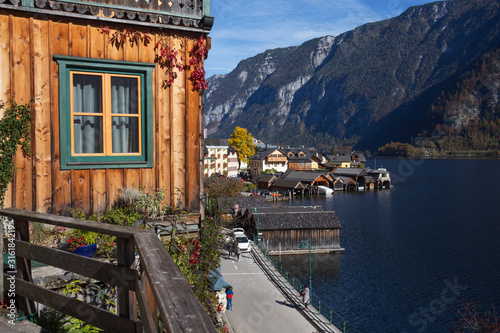Fototapeta Naklejka Na Ścianę i Meble -  beautiful view of the streets of a small famous city Hallstatt