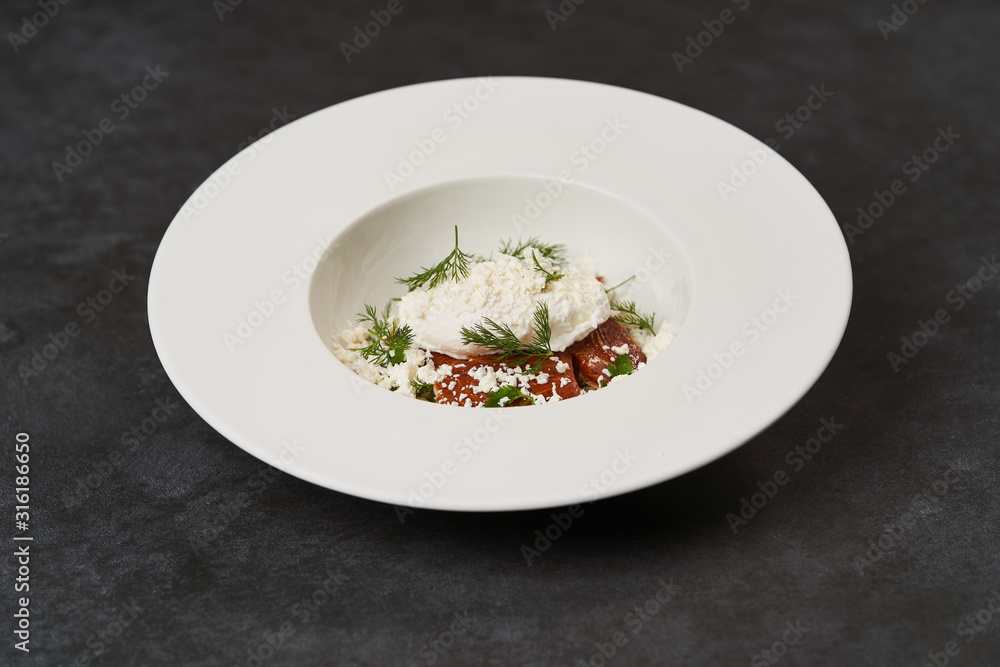 Smoked trout with mashed potatoes and sour cream snow Smoked trout with mashed potatoes and sour cream snow