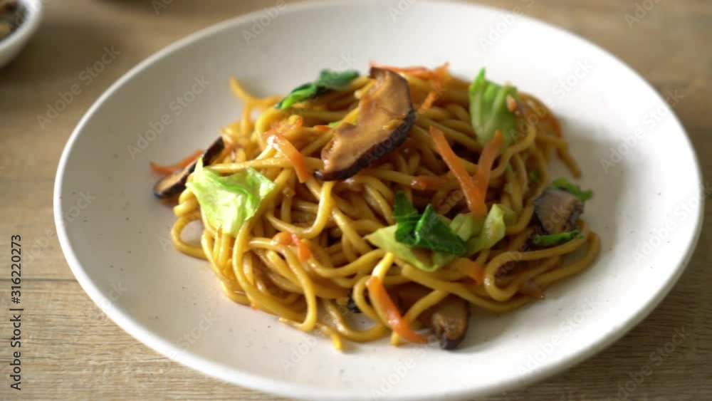 yakisoba noodles stir-fried with vegetable yakisoba noodles stir-fried with vegetable