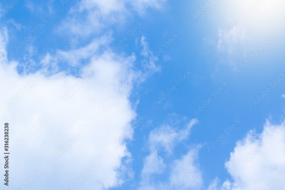 Obraz premium Blue sky and morning sun