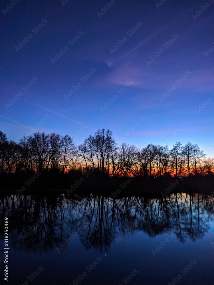 Fototapeta premium sunset over lake