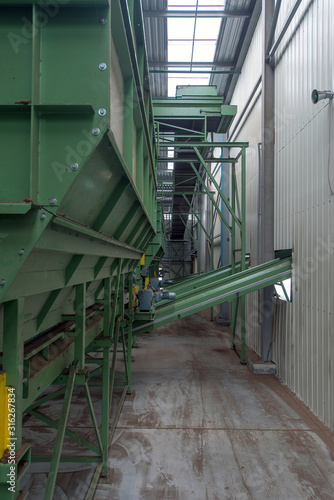 conveyor, peat substrate filling line