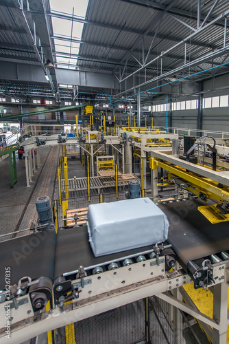 conveyor, peat substrate filling line