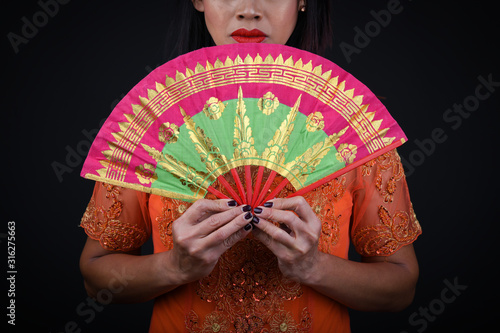Tableau sur toile Southeast Asian woman holding colorful fan