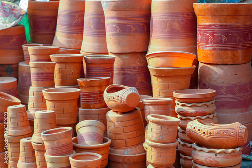 pots on market © SHOHANA