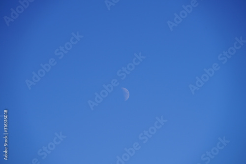 Mond bei Tag