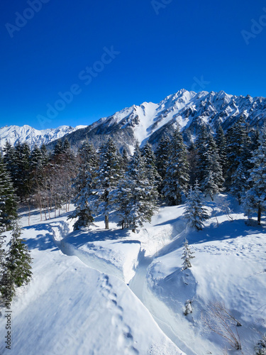 雪山 北アルプス 西穂高岳 青空 風景 