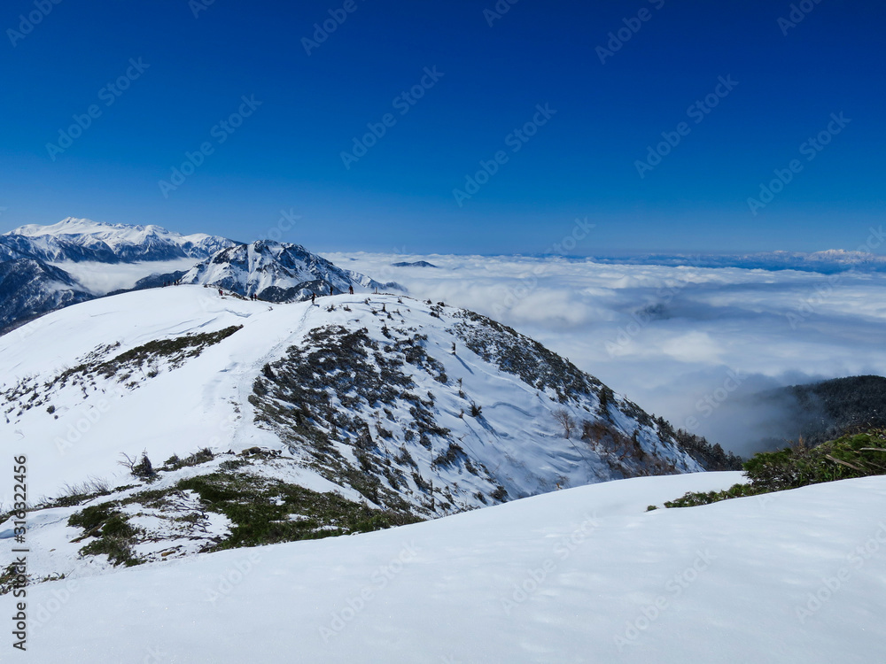 雪山　北アルプス　西穂高岳　青空　風景　