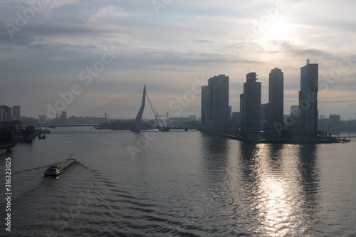 Hafen von Rotterdamm © parallel_dream