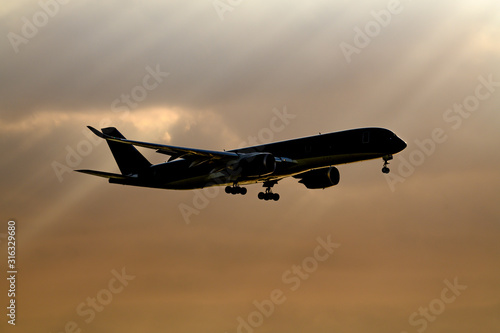 A-350 着陸　夕景