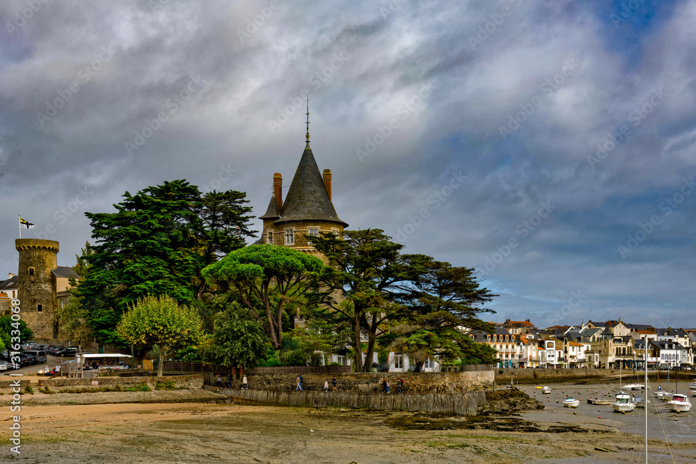 Naklejka premium Small harbour in Brittany