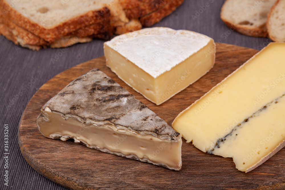 french cow's milk cheeses called saint-nectaire, reblochon and morbier