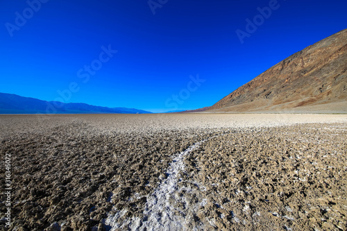 Trockener Salzsee im Death Valley Nationalpark, USA
