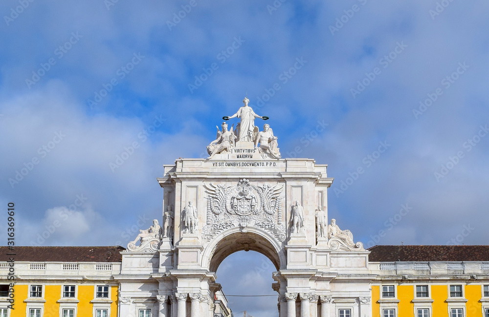 Fototapeta premium Details of the Arco da Augusta, located at Praça do Comércio in Lisbon, Portugal