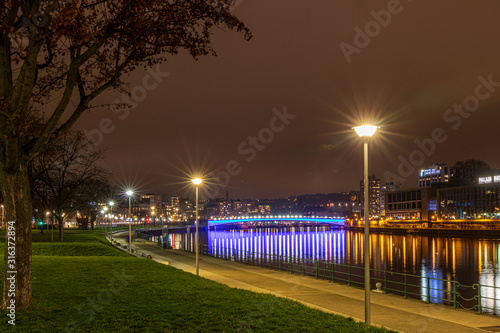 La nuit à Liège en bord de Meuse © YuricBel