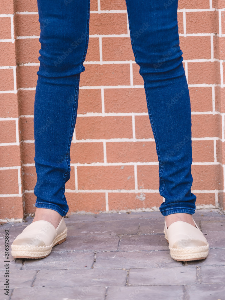 Happy Asia woman in navy blue skinny jeans, dark blue jeans Happy Asia woman in navy blue skinny jeans, dark blue jeans