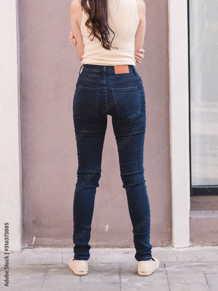 Happy Asia woman in denim skinny jeans, midnight blue jeans Stock-Foto |  Adobe Stock
