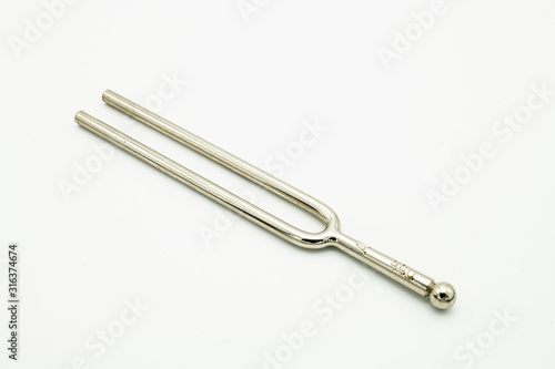 A tuning fork 440 Hz on a white background © Stefan